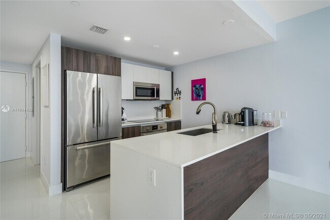 Foto del edificio - 488 NE 18th St