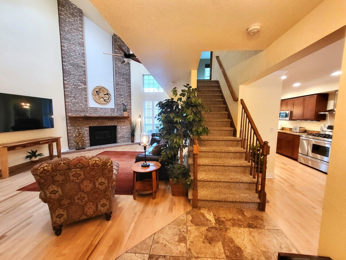 Sala de estar/cocina - 1518 E Nichols Cir