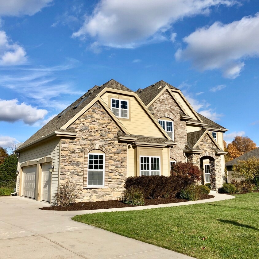 18180 Peregrine Ln, Brookfield, WI 53045 House Rental in Brookfield