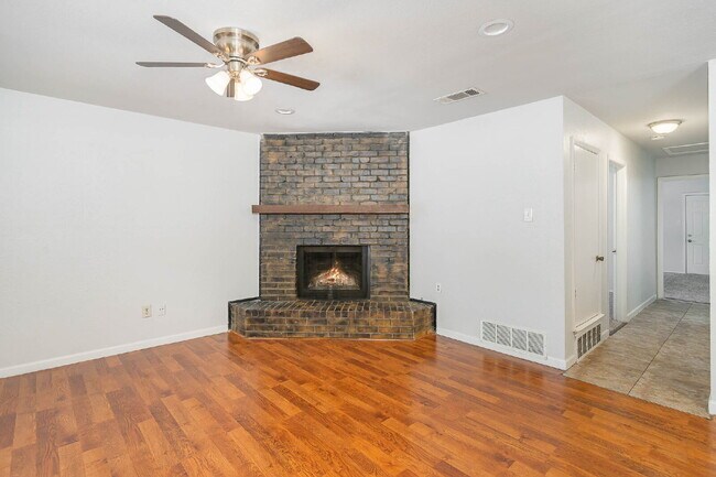 Building Photo - Cozy 2BD Home with Modern Touches in Arlington, TX