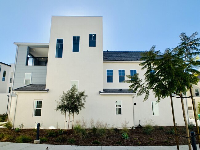 Building Photo - 115 Spiral