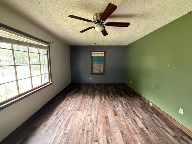 Foto del edificio - 2634 Oakview Dr