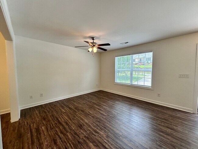 Building Photo - 362 Hillandale St NE
