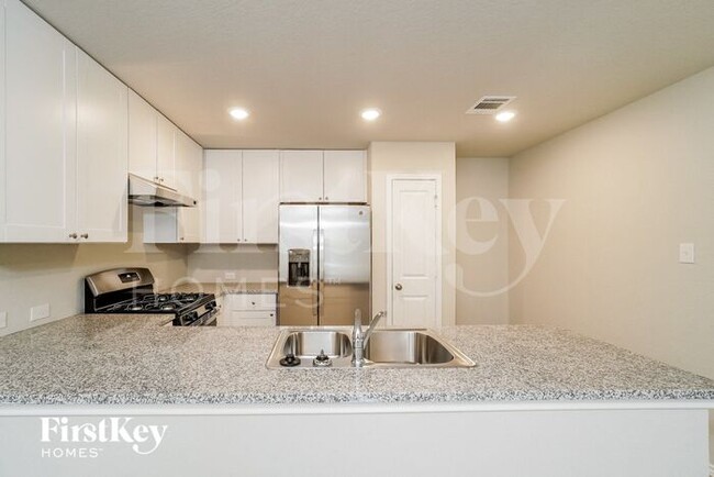 Building Photo - 13131 Rosemary Cove