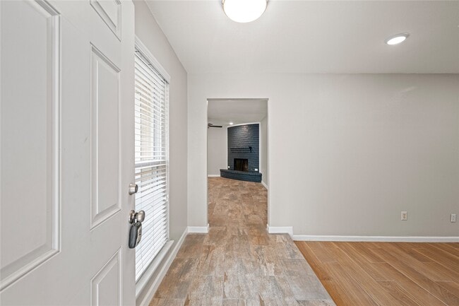 Building Photo - 12050 Sela Ln