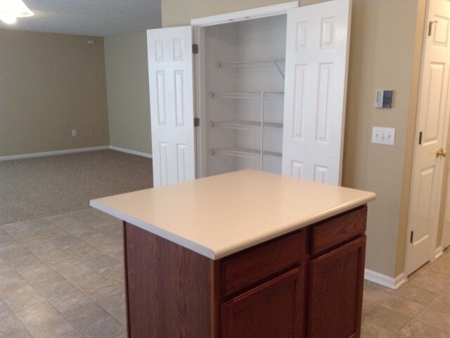 Foto del edificio - 5626 Portwood Pl