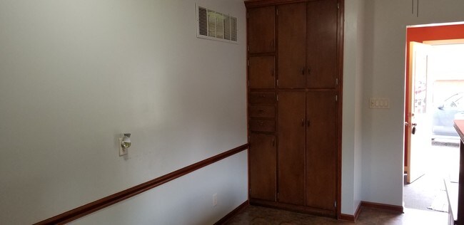 Foto del edificio - 301 E Daggett St