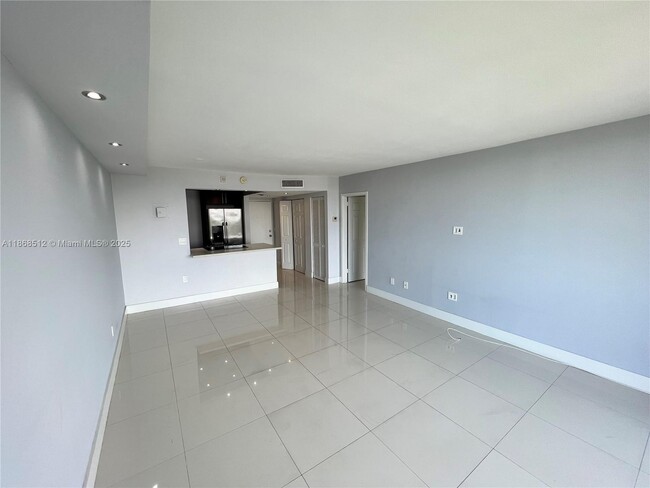Foto del edificio - 2350 NE 135th St