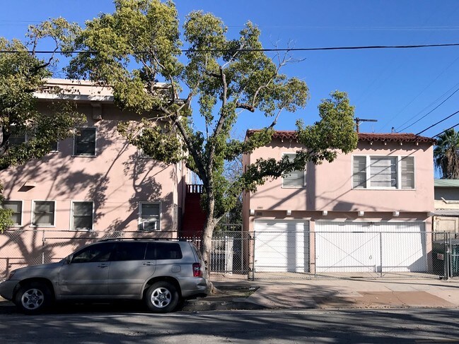 Building Photo - 874 W 40th Pl