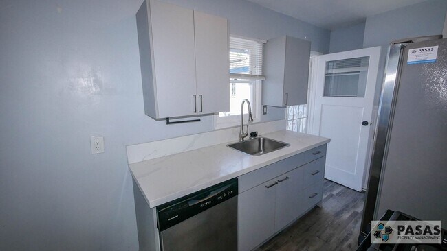 Foto del edificio - Beachside Living – Stylish 1BR with Washer...