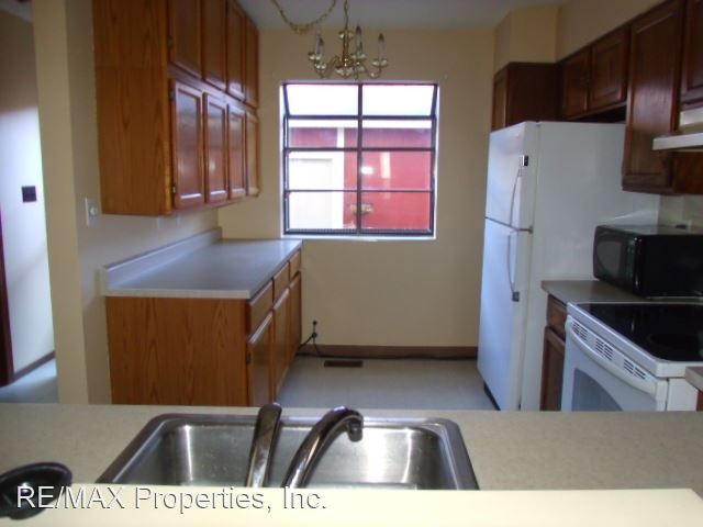 Foto del edificio - 2 br, 2.5 bath House - 408 W Rockrimmon Bl...