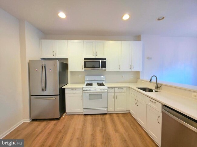 Foto del edificio - 5310 Birds View Ln