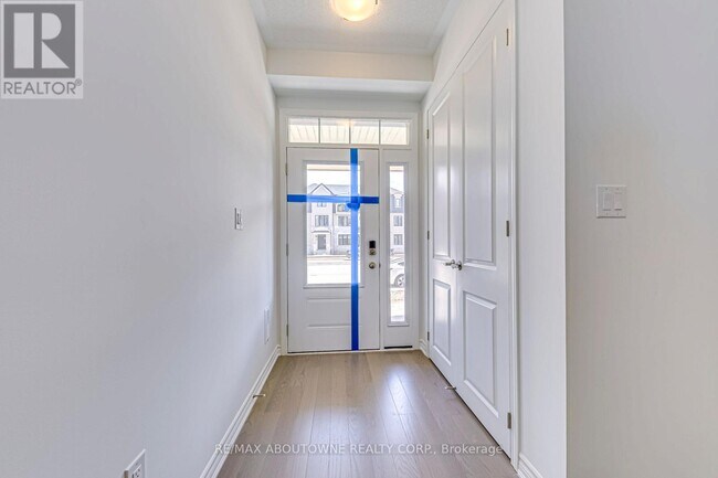 Photo du bâtiment - 1365 William Halton Pkwy