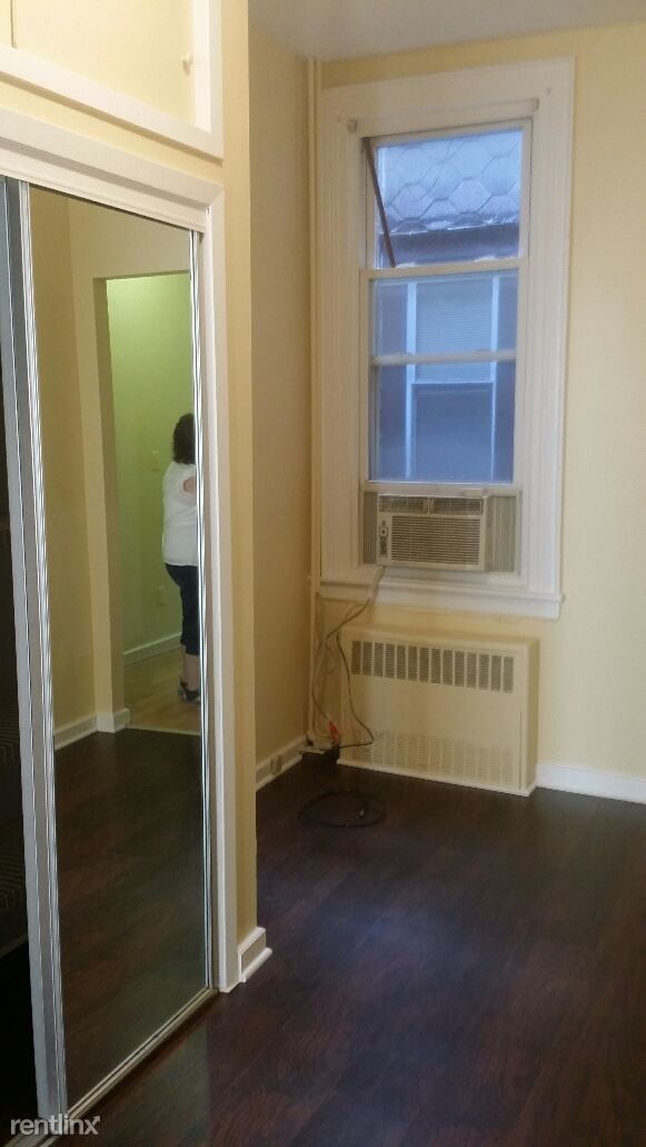 Building Photo - 1 br, 1 bath Apartment - 6715 Forest Ave 1L