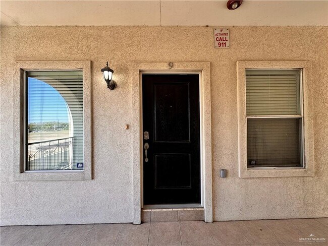 Foto del edificio - 15 Keeton Ave E