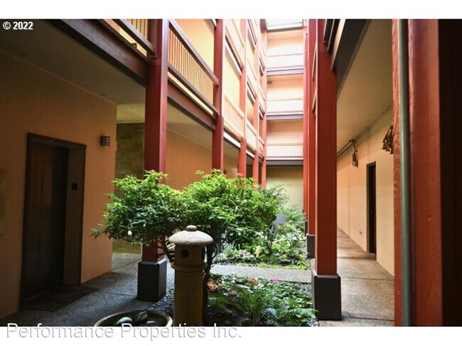 Building Photo - 3 br, 2 bath House - 100 Leonard Street #3-4