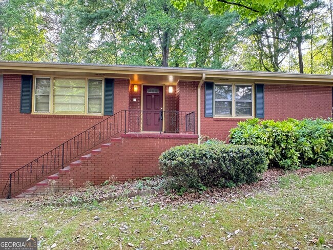 Building Photo - 222 Pineview Dr