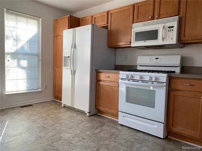 Building Photo - 425 Carson Dr