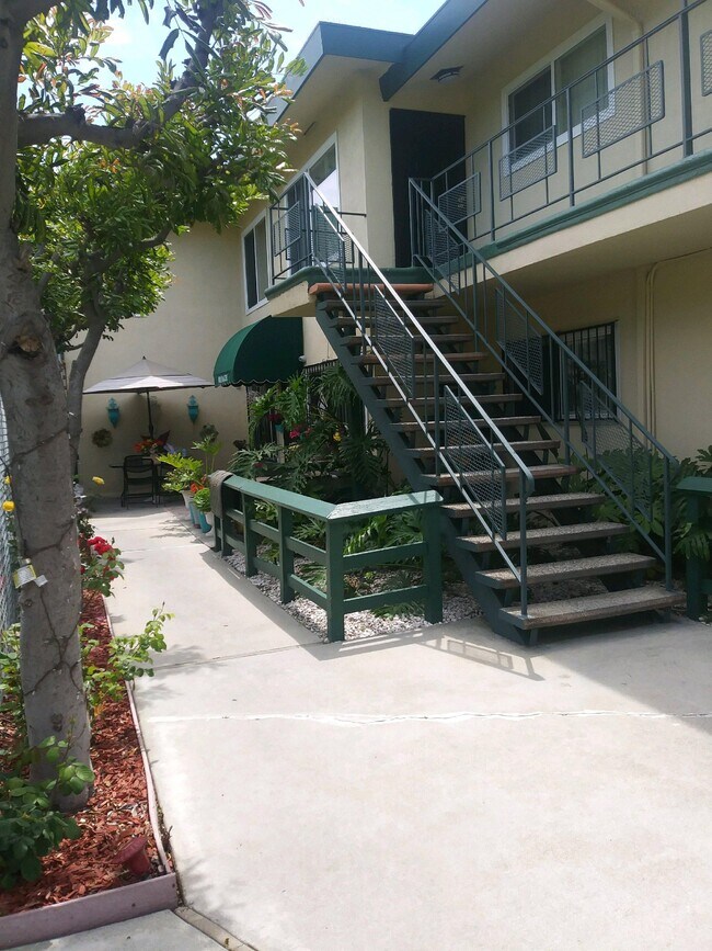 Building Photo - 12100 S Vermont Ave