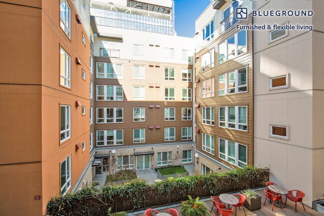 Foto del edificio - 10595 Main St