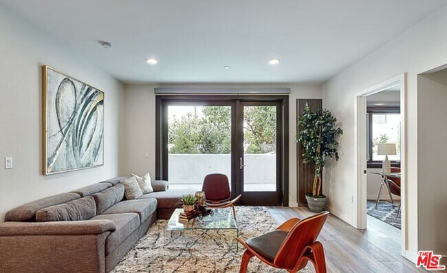 Building Photo - 1070 S Bedford St