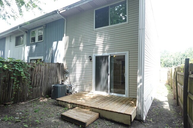 Foto del edificio - 2021 Berkshire Cir