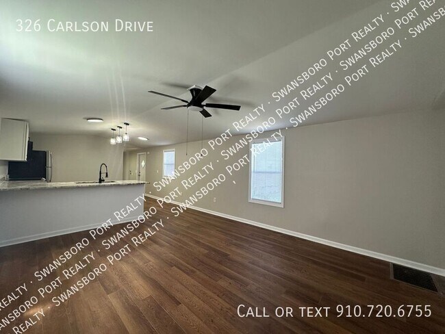 Foto del edificio - 326 Carlson Dr