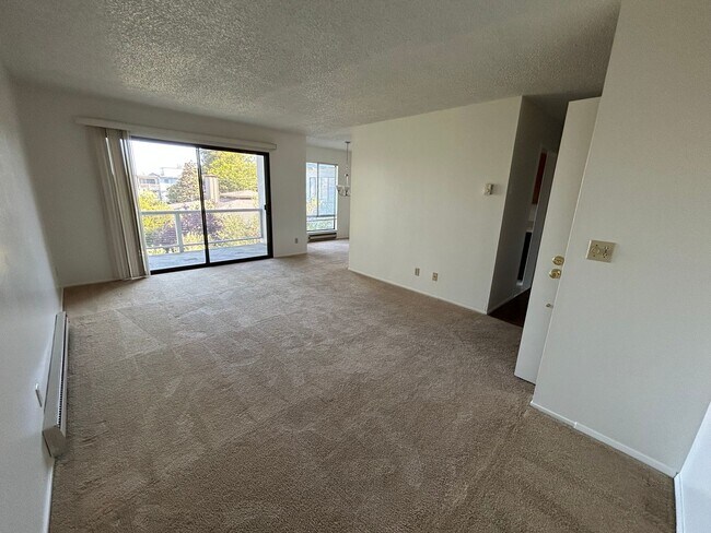 Building Photo - Two Bedroom Condo Available in Emeryville ...