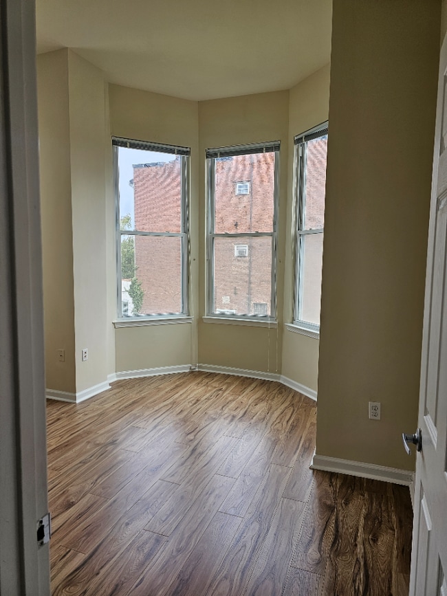 BR with Bay Window - 1012 W Lafayette Ave