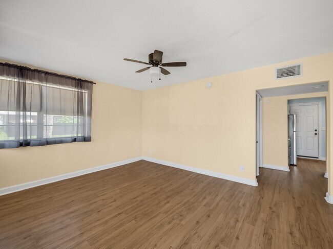 Building Photo - 360 Pelican Ave