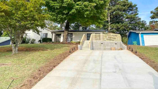 Building Photo - 1342 Country Downs Dr