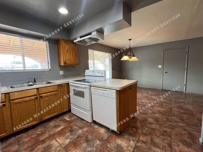 Foto del edificio - SPACIUS 3 BEDROOM 2 BATHROOM HOME IN GLENDALE FOR RENT