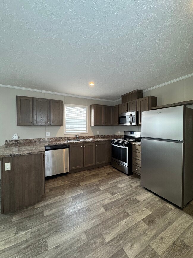 Foto del edificio - 2340 Maple Dr