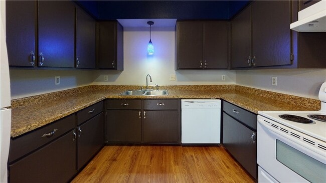 Building Photo - 2807 Longmire Dr