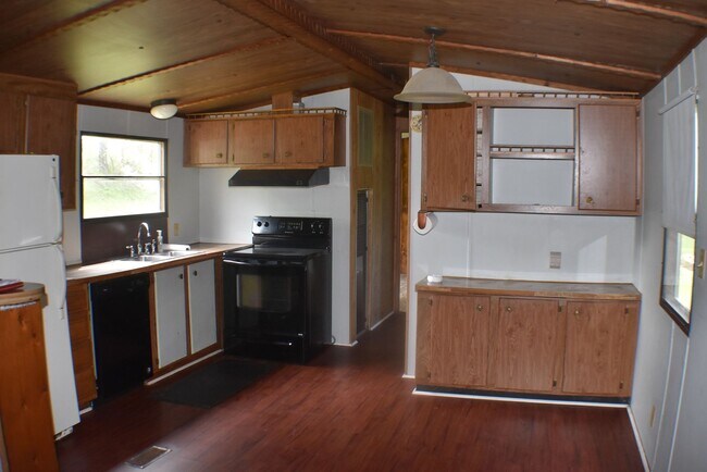Building Photo - 1684 Sinsheim Rd