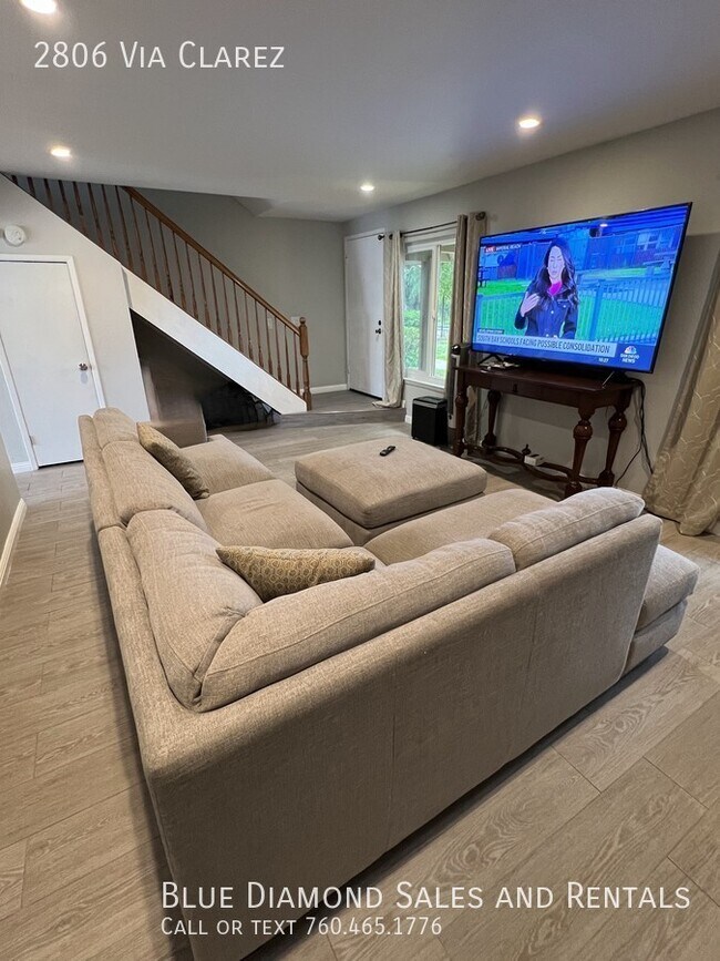 Building Photo - Recently Remodeled 3BR, 2.5Bath Unfurnishe...