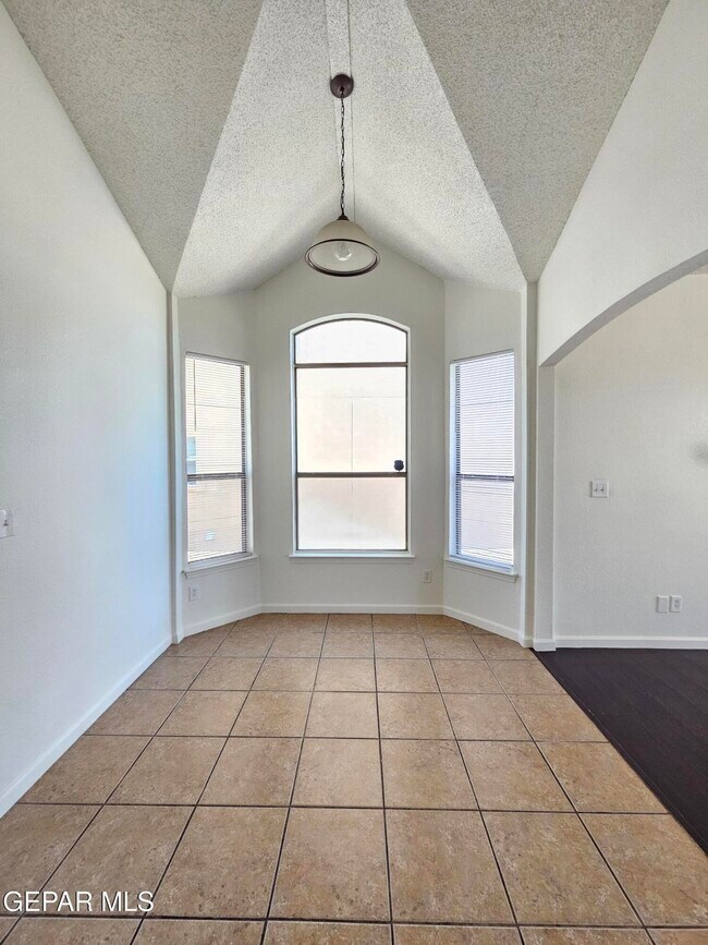 Foto del edificio - 6087 Camden Lake St