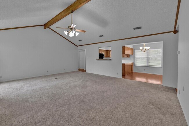 Foto del edificio - Charming 3-Bed, 2-Bath Home in China Sprin...