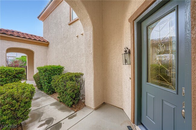 Building Photo - 840 S Paseo Rocoso Pl