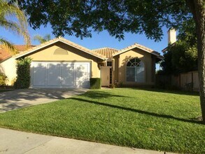 Building Photo - 39730 Barberry Ct