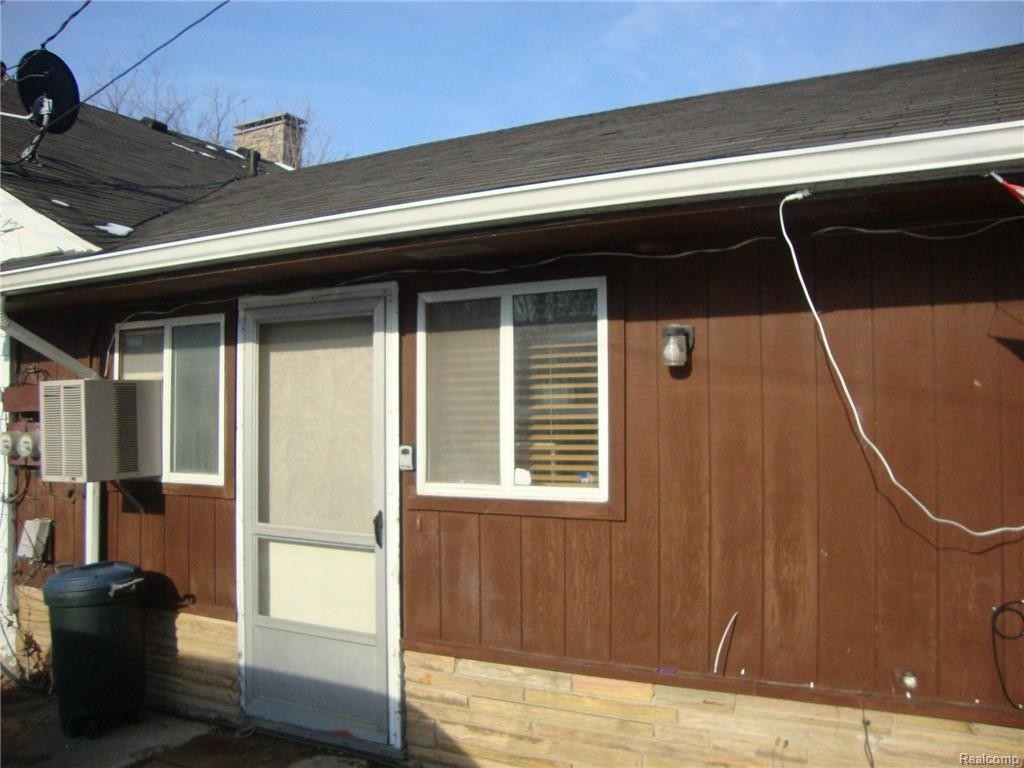 765 E Walled Lake Dr, Walled Lake, MI 48390 House for Rent in Walled