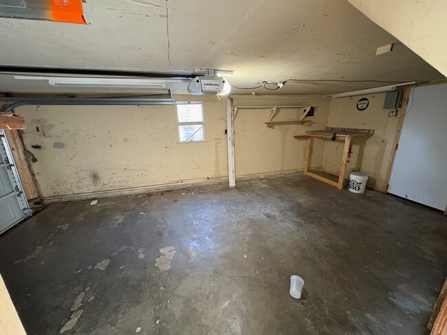 Building Photo - 627 Houser Dr