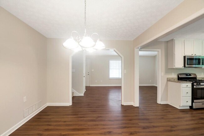 Foto del edificio - 198 White Pines Dr