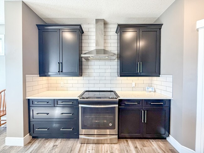 Building Photo - 9627-9223 223 St NW