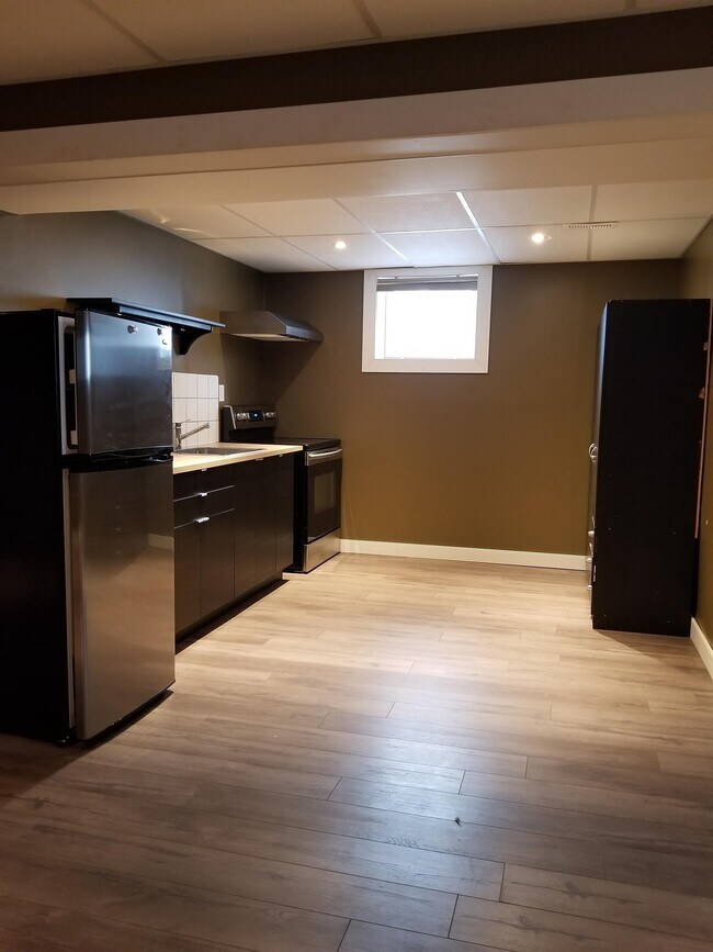 Photo du bâtiment - 2 Bed 1 Bath Unit in Olds, AB