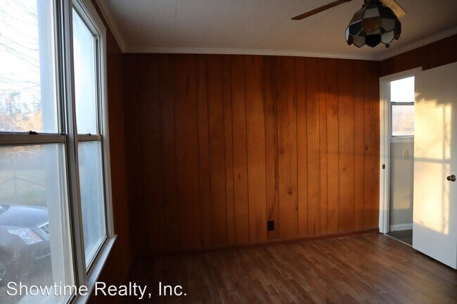 Foto del edificio - 3 br, 2 bath House - 895 B Street