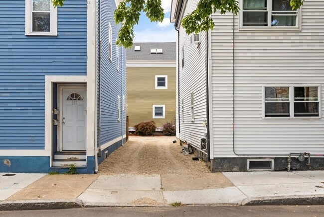 Building Photo - 157 1/2 5th