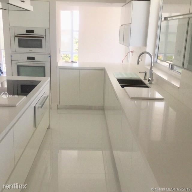 Foto del edificio - 4 br, 4.5 bath  - 6423 Collins Ave # PH18033