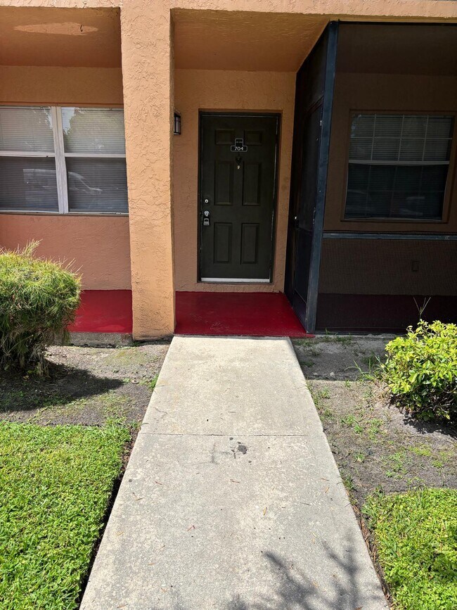 Foto del edificio - 704 NW 103rd Terrace