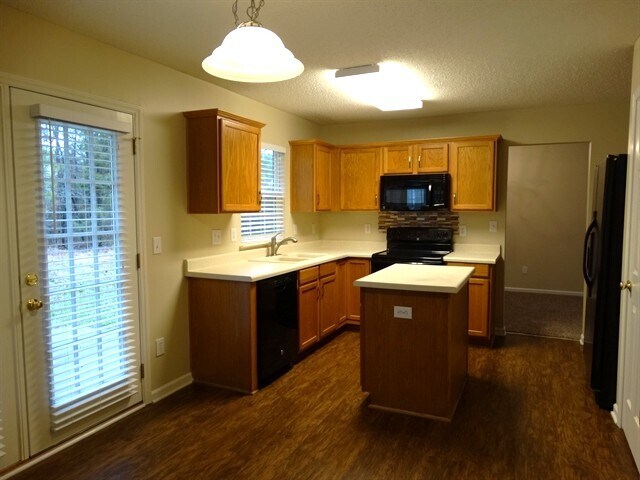 Foto del edificio - 1655 Summit Ridge Ln